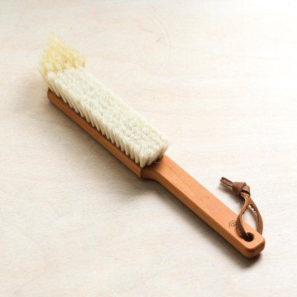 01 tokyo tools redecker kartáček na čištění knih