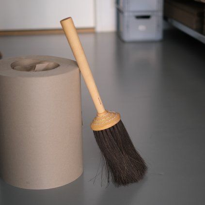01 tokyo tools iris hantverk koste na verandu