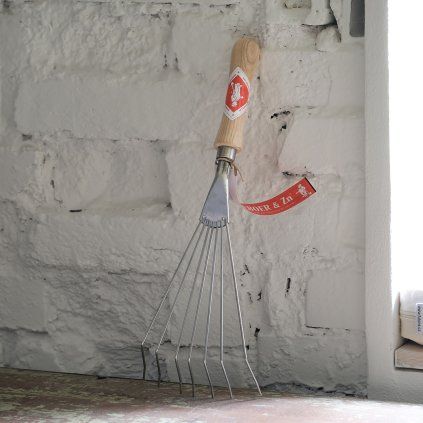 01 tokyotools praha sneeboer rucni hrabe na listi
